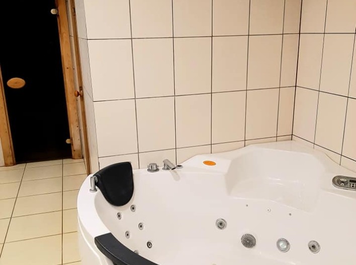 Готельно-ресторанний комплекс «Вікторія» (Оброшино)